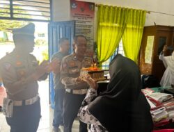 Peringati Hari Guru Nasional Sat Lantas Polres Batubara Berikan kejutan