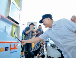 Tol Lima Puluh – Indrapura Dioperasikan, Bupati Zahir Tapping Kartu Tol Perdana