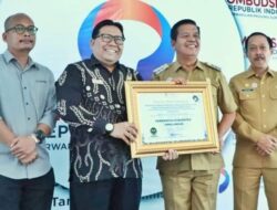 Pemkab Simalungun Terima Piagam Penghargaan Peringkat ke-2 kualitas Tertinggi se-Sumatera Utara dari Ombudsman.