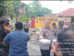 Jumat Sedekah, Kapolsek Lubuk Pakam Berbagi Makanan