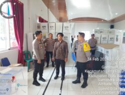Cek Rapat Pleno Penghitungan Rekapitulasi Suara, Kapolres Batubara Perintahkan Personil Tidak Meninggalkan Gudang Logistik