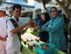 Cegah Stunting, Pj. Ketua TP PKK Batu Bara Berikan Tablet Tambah Darah Bagi Siswi SMP