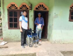 Janda Miskin Dapat Bantuan Kursi Roda Dari Kapolres Batu Bara