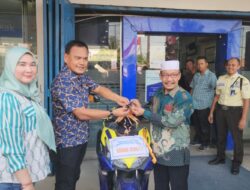 BRI Unit Lima Puluh Serahkan Hadiah Undian PHS Semester II Tahun 2023