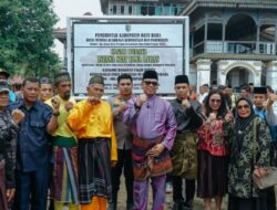 Resmi Jadi Cagar Budaya, Pj. Bupati Nizhamul Pasang Plang Istana Niat Lima Laras