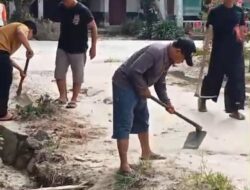 Tingkatkan Kebersihan Lingkungan, Pemdes Tanah Itam Ilir Gotong Royong Bersama Mahasiswa