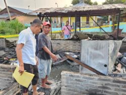 Kanit Reskrim bersama Tim Inafis Cek TKP Kebakaran Rumah Warga di Desa Laut Tador
