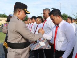 12 Personil Satreskrim Terima Reward Dari Kapolres Batubara
