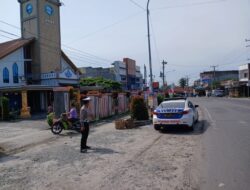 Polisi Berikan Pengamanan Saat Jemaat Gereja Beribadah