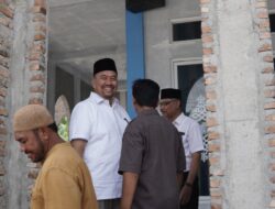 Calon Bupati Batubara Baharuddin Berikan Bingkisan Kejemaah Sholat Jum’at