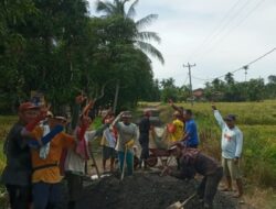 Warga Sei Balai Acungkan 2 Jari Untuk BAHAGIA