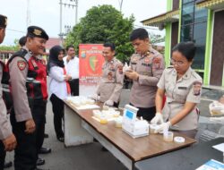 Pastikan Bebas Dari Narkoba, Kapolres & Seluruh Personil Tes Urine 