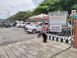 Personil Polres Batubara, Berikan Kenyamanan Sholat Jumat,