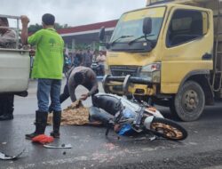 Personil Satlantas Evakuasi, Dua Remaja Diseruduk Truk, Warga Kisaran, Satu Meninggal Dunia