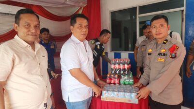 Satres Narkoba Berikan Bingkisan Untuk Dukung Pengamanan Natal dan Tahun Baru