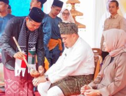 Menyambut Bulan Suci Ramadhan, Wabup Syafrizal Mandi Belimau