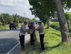 Satlantas Patroli Jalan Raya, Kasat Berbagi Kepada Warga ODGJ