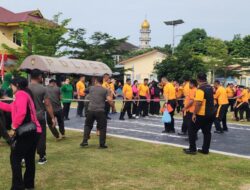 TNI-Polri Adu Kekuatan di Lomba Tarik Tambang HUT Bhayangkara ke-79