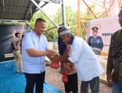 Kapolres Batubara Berikan Daging Kurban Kepada Warga