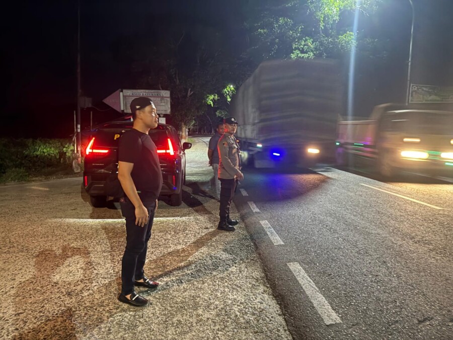 Kanit Reskrim Polsek Lima Puluh pantau situasi malam minggu (8/6/2025)