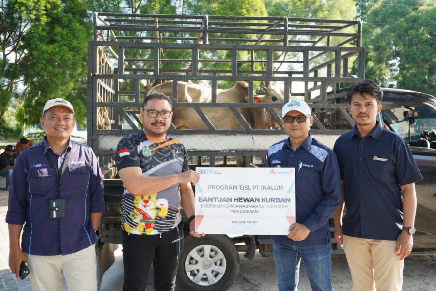 Secara Simbolis Camat Lima Puluh Terima Hewan Kurban dari PT Inalum, Selasa (10/6/2025)