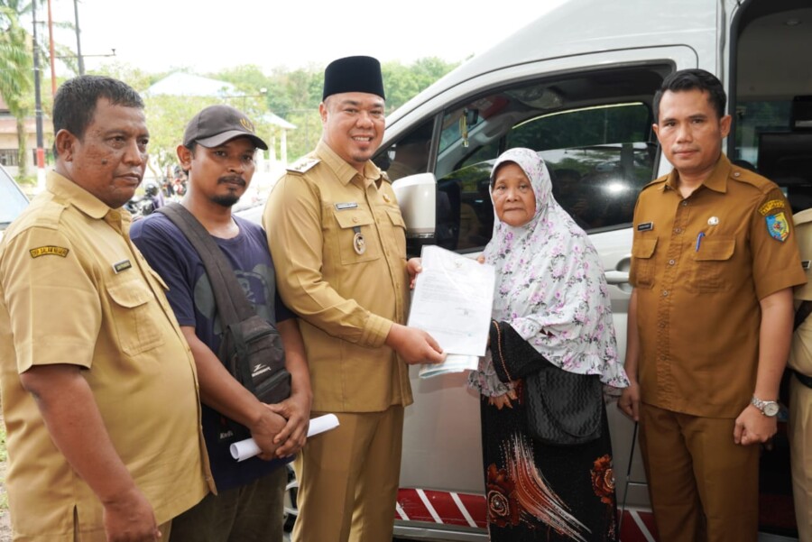 Bupati Diwakili Wabup Ramaikan Kantor Camat Seibalai Melayani Masyarakat, Selasa (10/6/2025)