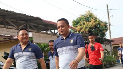 Kapolres Batubara AKBP Doly Nelson H.H Nainggolan ajak personil olahraga bersama, Rabu (11/6/2025)