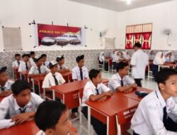 Menjelang Hut Bhayangkara Kasat Binmas Police go to School