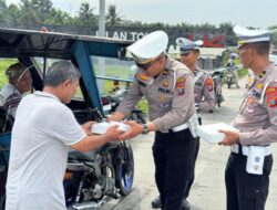 Jumat Berkah Satlantas Berbagi Nasi Kotak