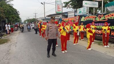 Kanit Binmas Polsek Indrapura melakukan pengamanan Hut RS Sapta Medika, Sabtu (14/6/2025)