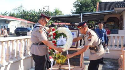 Tabur Bunga, Kapolres Batubara Zakat Ke Makam Brigjen Pol Anumerta Syahrul Zainal, Senin (23/6/2025)
