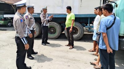 Satlantas Sosialisasi kepada supir truk, Senin (23/6/2025)