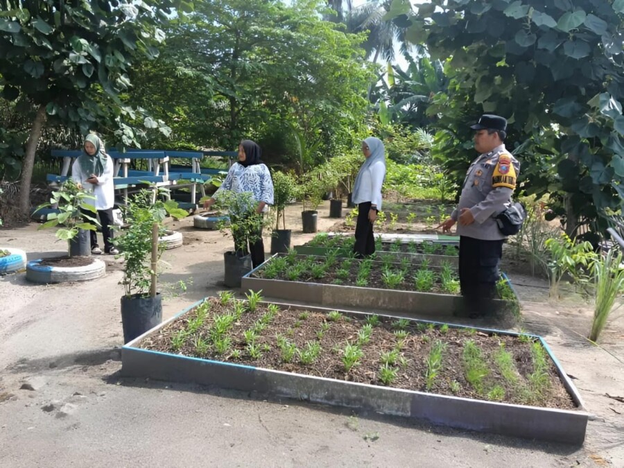 Bhabinkamtibmas Cek Lahan Warga Guna Mendukung Asta Cita, Rabu (25/6/2025)