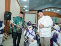 Suasana Haru, Bupati Batu Bara Sambut Hangat Kepulangan Jemaah Haji