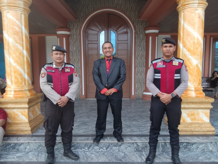 Personil Samapta Polres Batubara berikan rasa aman bagi umat sedang beribadah, Minggu (29/6/2025)