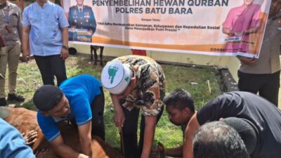 Kapolres Batubara AKBP Doly Nelson H.H Nainggolan saksikan penyembelihan hewan kurban di Mapolres Batubara
