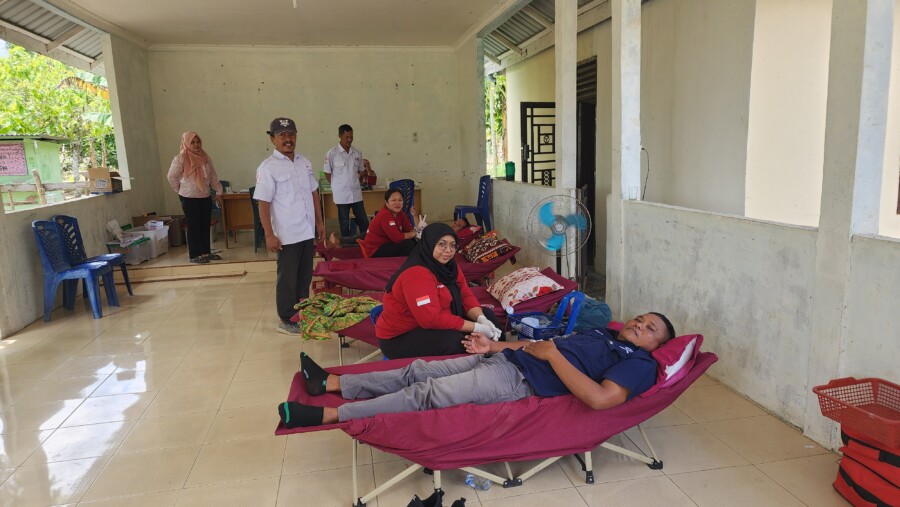 Warga kelahiran nanggar Bayu ikut mendukung pasokan darah kepada PMI Simalungun, Senin (14/7/2025)