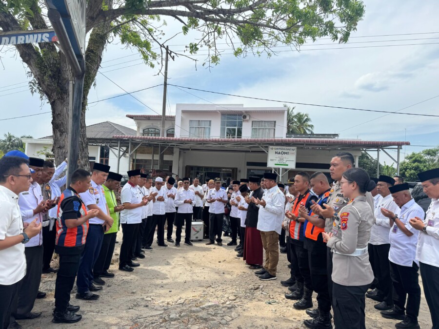 Bupati bersama Kasat Lantas serta tokoh masyarakat berdoa bersama, Rabu (2/7/2025)
