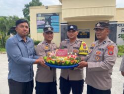 Personil Polsek Indrapura Naik Pangkat, Kapolsek Berikan Nasi Tumpeng sebagai Wujud Syukur