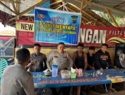 Agar Tertib Berlalu Lintas di Pintu Tol Lima Puluh, Personel Satlantas Sapa Warga