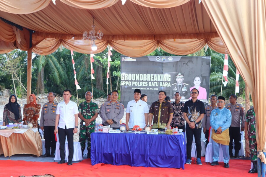 Wakil Bupati dan Waka Polres Luncurkan Groundbreaking dilaksanakan Polsek Labuhan Ruku, Jumat (11/7/2025)