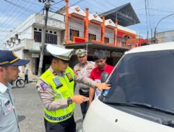 Operasi Patuh Toba, Satlantas Berikan Himbauan Melalui Media Stiker