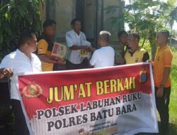Bentuk Kepedulian, Kapolsek Labuhan Ruku Berikan Sembako kepada Kaum Dhuafa