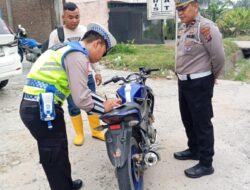 Satlantas Gelar Razia Kasat Mata, Pemotor Tanpa Helm Kena Tilang