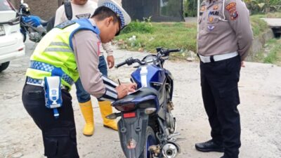 Personil Satlantas KBO Berikan Tindakan Melanggar Lalu Lintas, Kamis 24/7/2025
