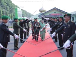 Penyambutan Dandim Baru, Tradisi Pedang Pora Warnai Momen Serah Terima Jabatan