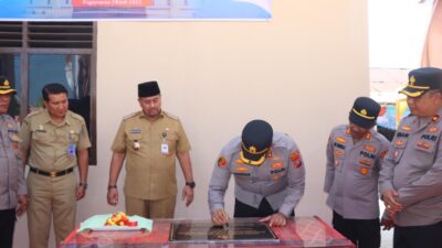 Resmikan Mako Polsek Medang Deras Kapolres Penandatanganan Batu Prasasti, Senin 28/7/2025