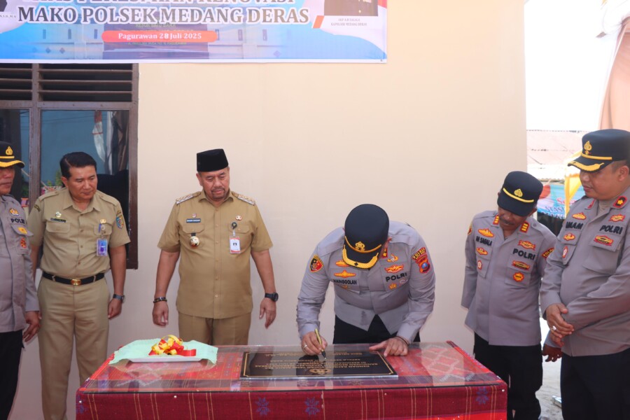 Resmikan Mako Polsek Medang Deras Kapolres Penandatanganan Batu Prasasti, Senin 28/7/2025