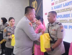AKP Juni Hendrianto Pamit, Kapolres Batu Bara Berikan Bingkisan sebagai Bentuk Apresiasi