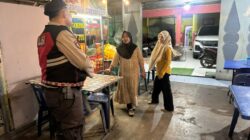 Sambangi Warung Warga, Samapta Sampaikan Pesan Kamtibmas Lewat Program Cooling System